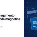 Banda magnetica e chip EMV su una carta di pagamento inserita in un terminale POS