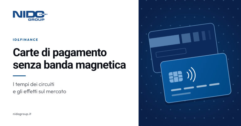 Banda magnetica e chip EMV su una carta di pagamento inserita in un terminale POS